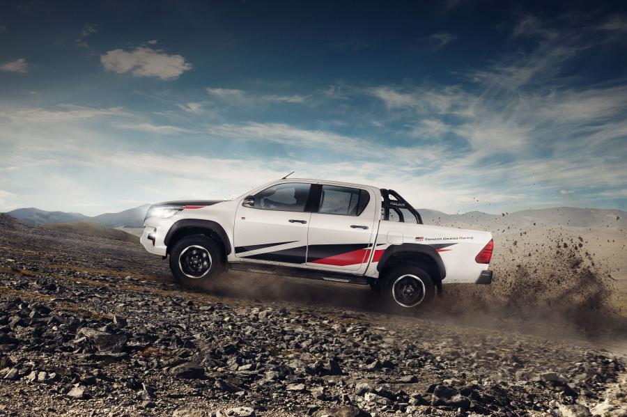  Toyota Hilux GR Sport Double Cab 2018 года  (LA) (фото 17 из 19)
